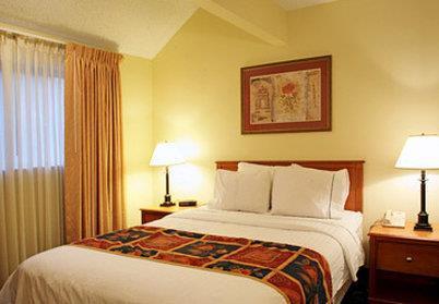 Gatehouse Suites Ист-Лансинг Номер фото