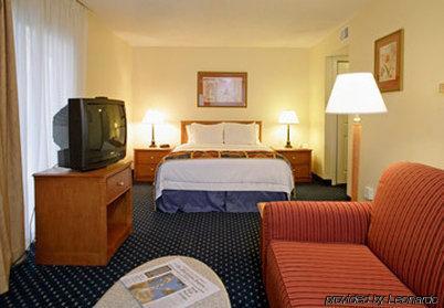 Gatehouse Suites Ист-Лансинг Номер фото